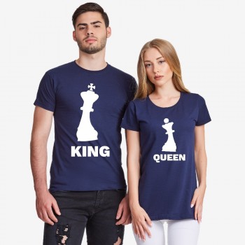 Тениски за двойки в тъмно синьо KING QUEEN CHESS Тениски за двойки в тъмно синьо KING QUEEN CHESS