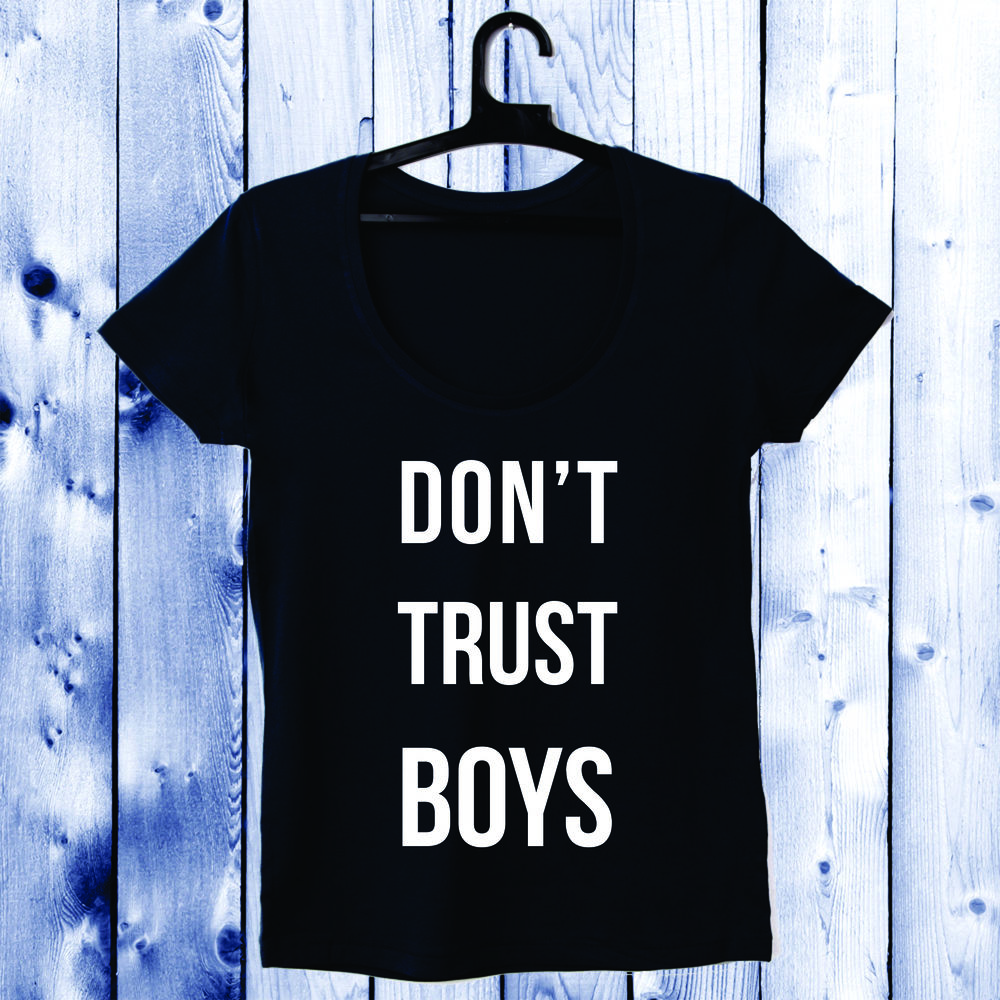 Дамска тениска тъмно синя Don't trust boys Дамска тениска тъмно синя Don't trust boys